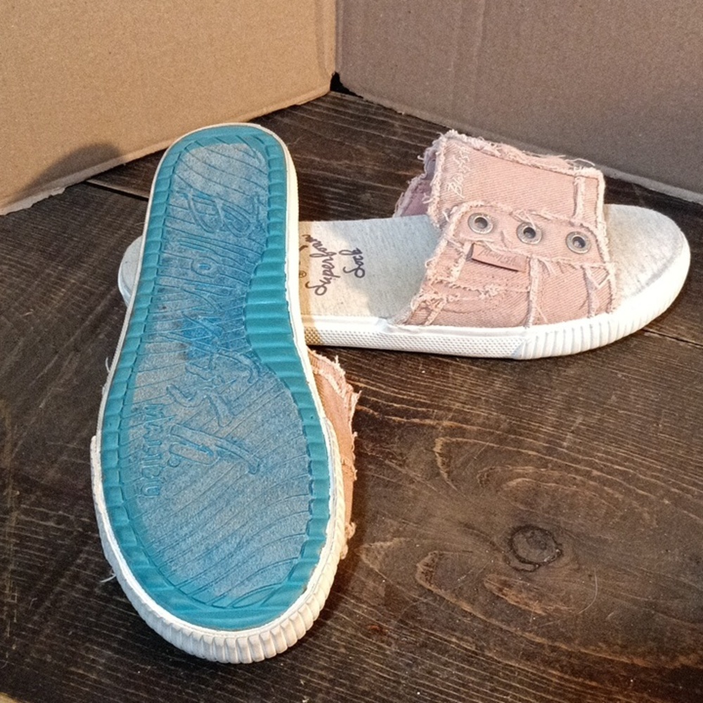 Shoes - Picture 3 of 4